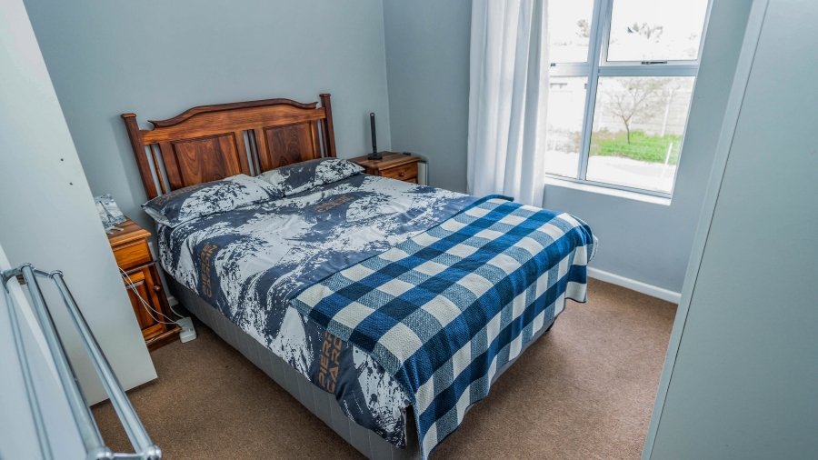 2 Bedroom Property for Sale in Uitzicht Western Cape